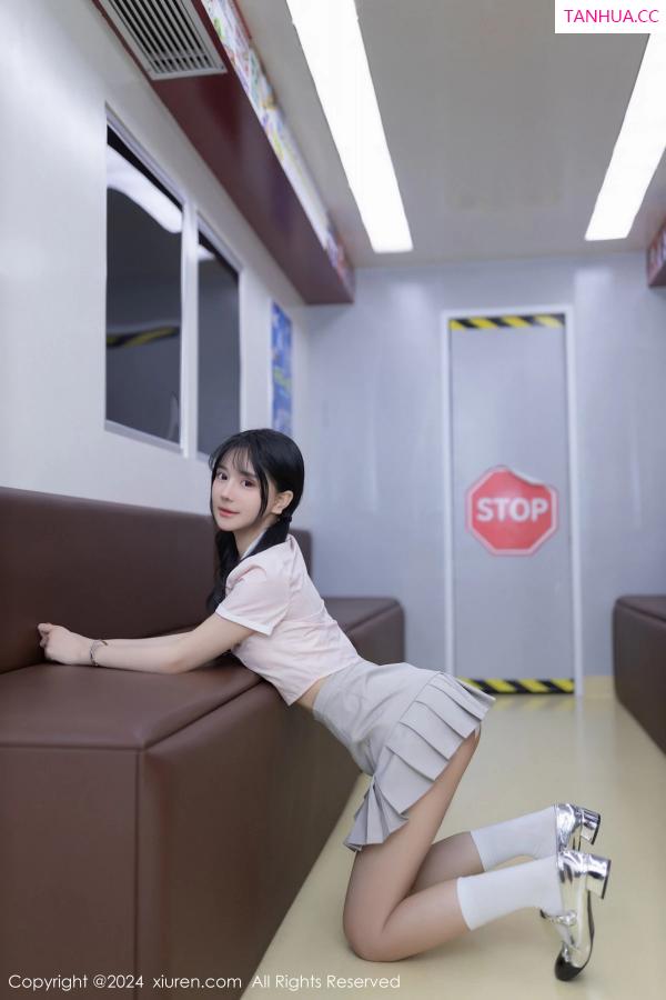   [XiuRen]高清写真图 2024.05.10 No.8515 幼幼 地铁美腿第10张图片